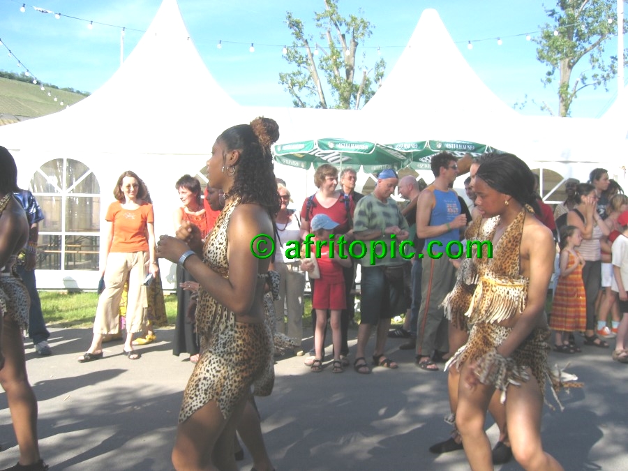 ../Images/AfricaFestival-27-28May05 070.jpg